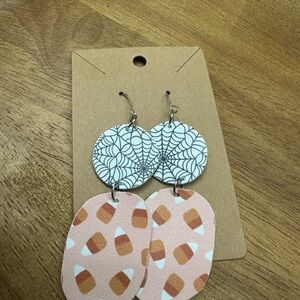 5/ $10 Spider Web and Candy Corn Earrings‎